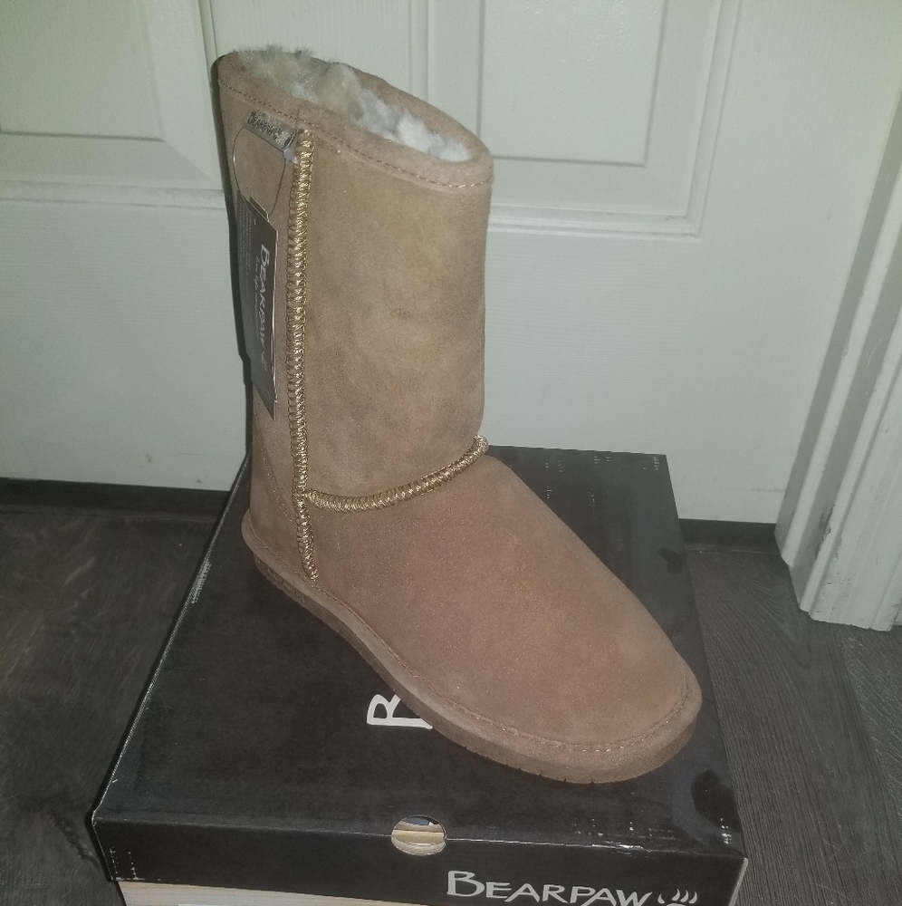 NIB Bearpaw short boot